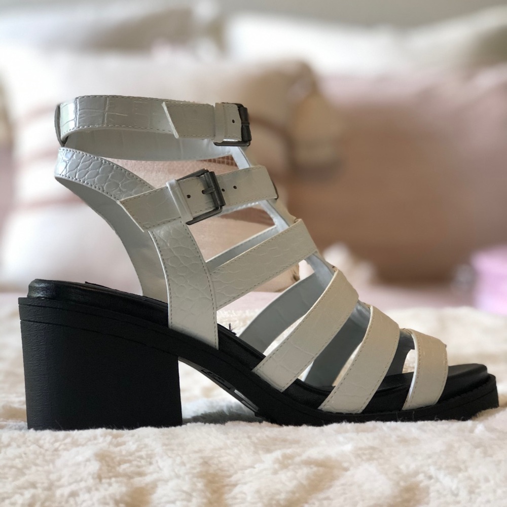 Chinese Laundry “Fun stuff” heeled sandal!